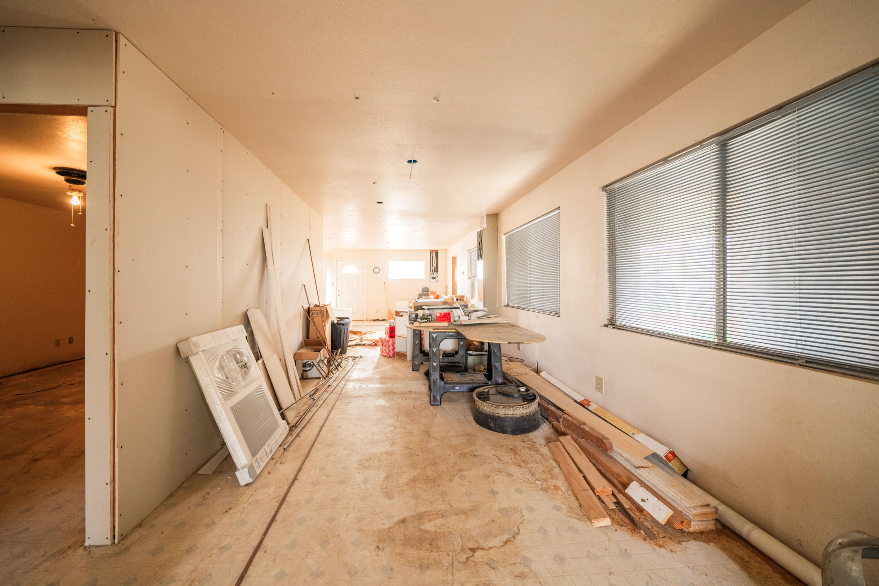 240 Kimball Road Red Bluff, CA 96080 - Photo 35 of 56 a very nice looking room with many windows