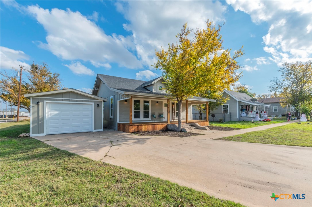 401 South 11th Street Temple, TX 76504 - Photo 2 of 25 a view of a house with a patio and a yard