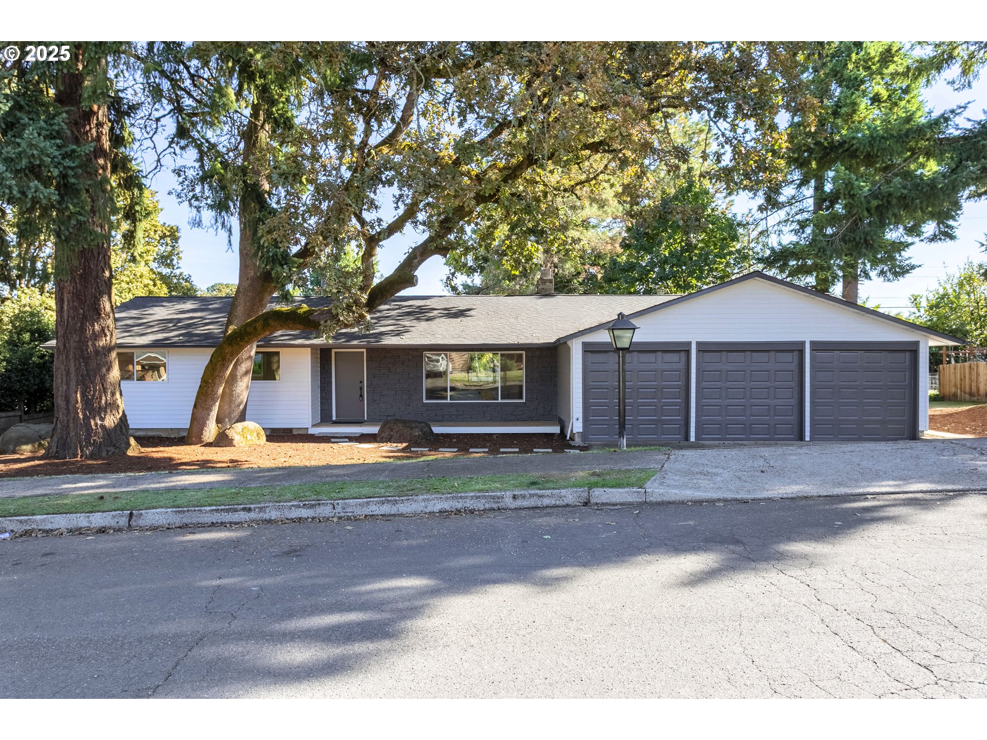 4816 Southeast Robin Road Milwaukie, OR 97267 - Photo 1 of 41 Gallery Image 1