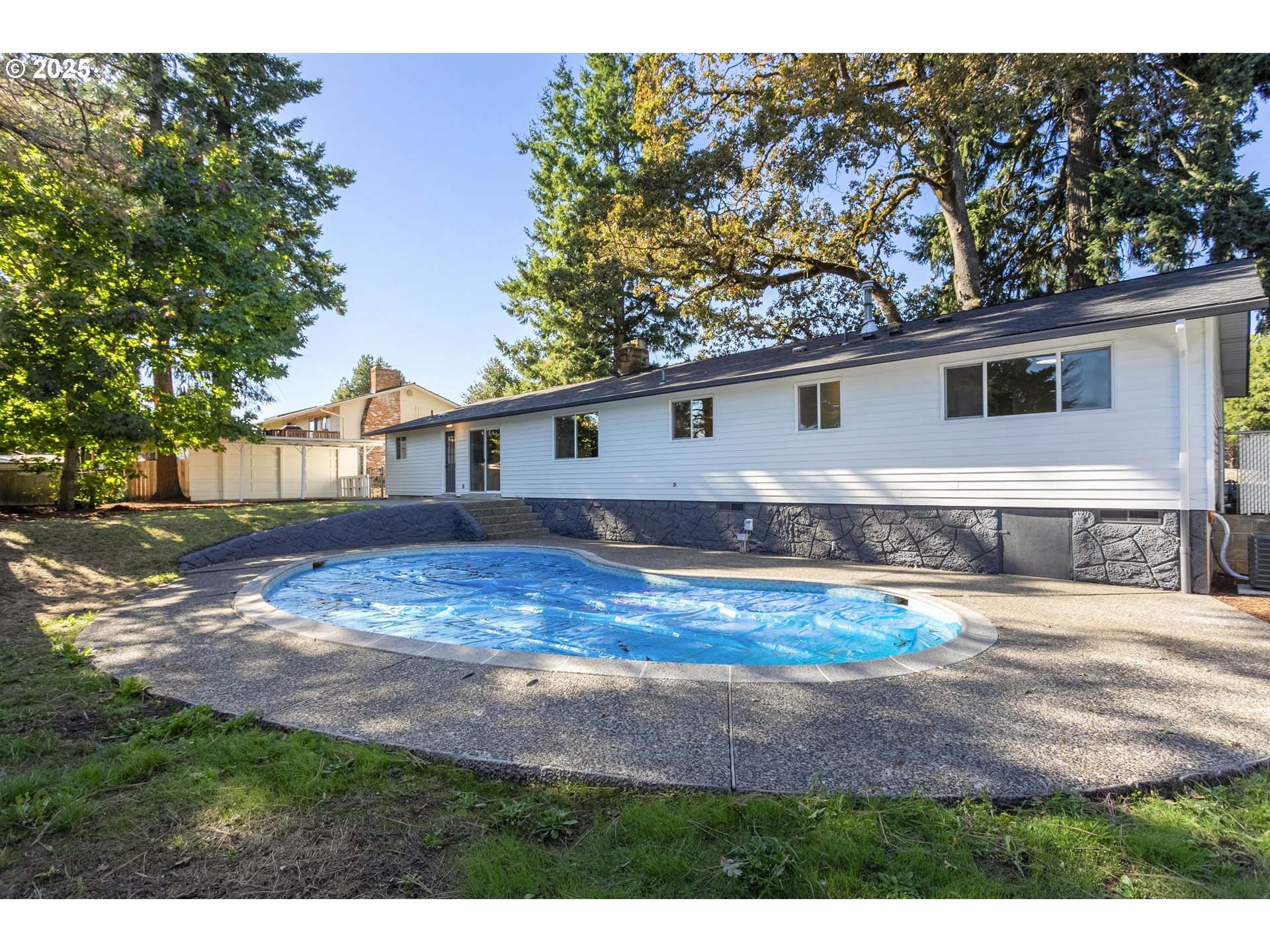 4816 Southeast Robin Road Milwaukie, OR 97267 - Photo 2 of 41 Gallery Image 2