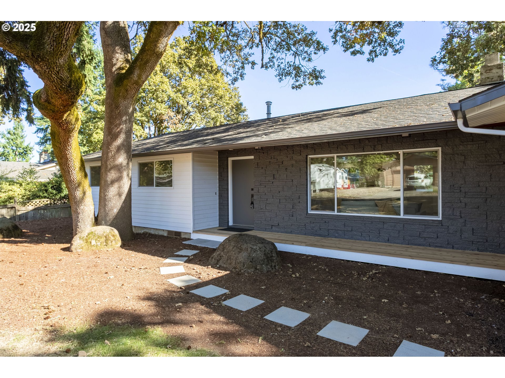 4816 Southeast Robin Road Milwaukie, OR 97267 - Photo 4 of 41 Gallery Image 4