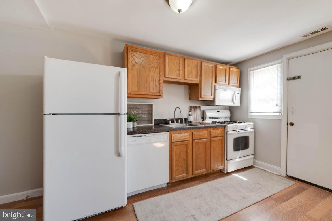 3651 Greenvale Road Baltimore, MD 21229 - Photo 12 of 35 Gallery Image 12