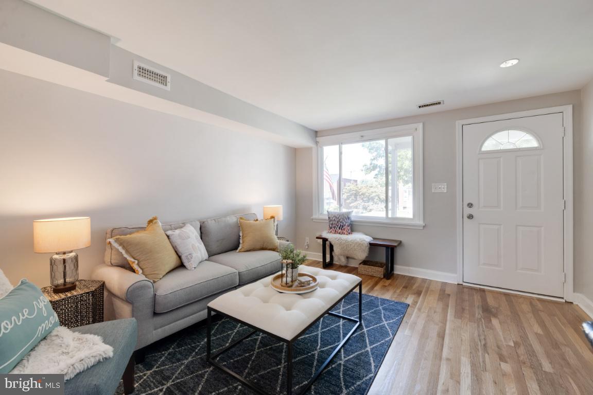 3651 Greenvale Road Baltimore, MD 21229 - Photo 6 of 35 Gallery Image 6