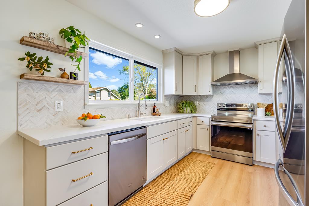 260 Alturas Way Soquel, CA 95073 - Photo 3 of 46 Gallery Image 3