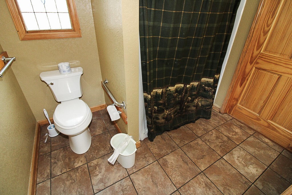 443 Loop Road Gatlinburg, TN 37738 - Photo 17 of 40 a bathroom with a toilet and a shower