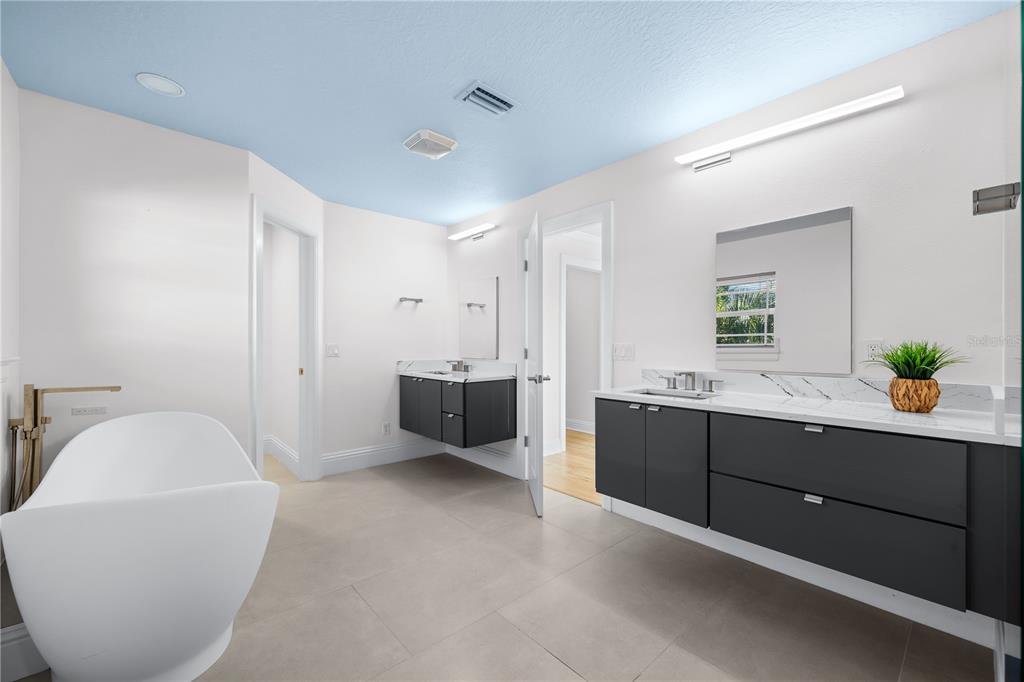 1746 Stapleton Street Sarasota, FL 34239 - Photo 54 of 77 Gallery Image 54