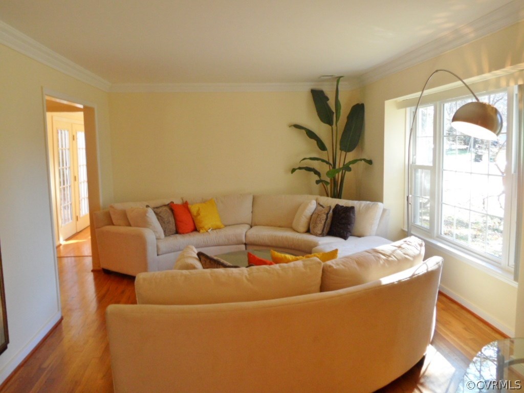 3725 Cheyenne Road Richmond, VA 23235 - Photo 7 of 24 a living room with furniture and a window