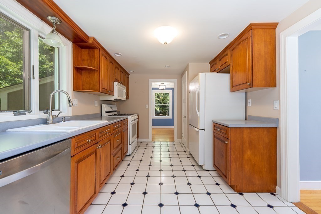 452 Chestnut Street Ashland, MA 01721 - Photo 6 of 19 Gallery Image 6