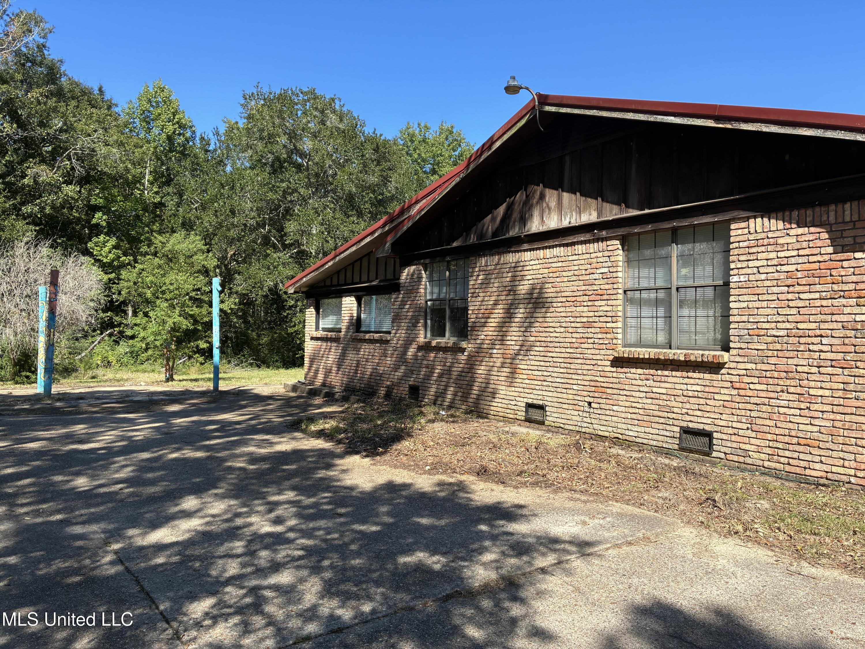 1008 Roys Road Gautier, MS 39553 - Photo 2 of 61 IMG_0826