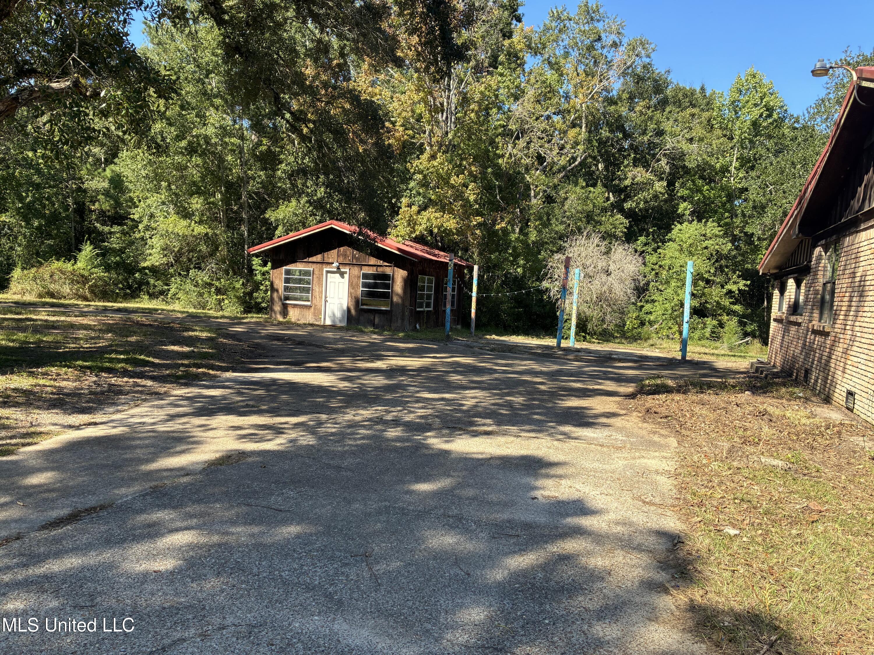 1008 Roys Road Gautier, MS 39553 - Photo 5 of 61 IMG_0823