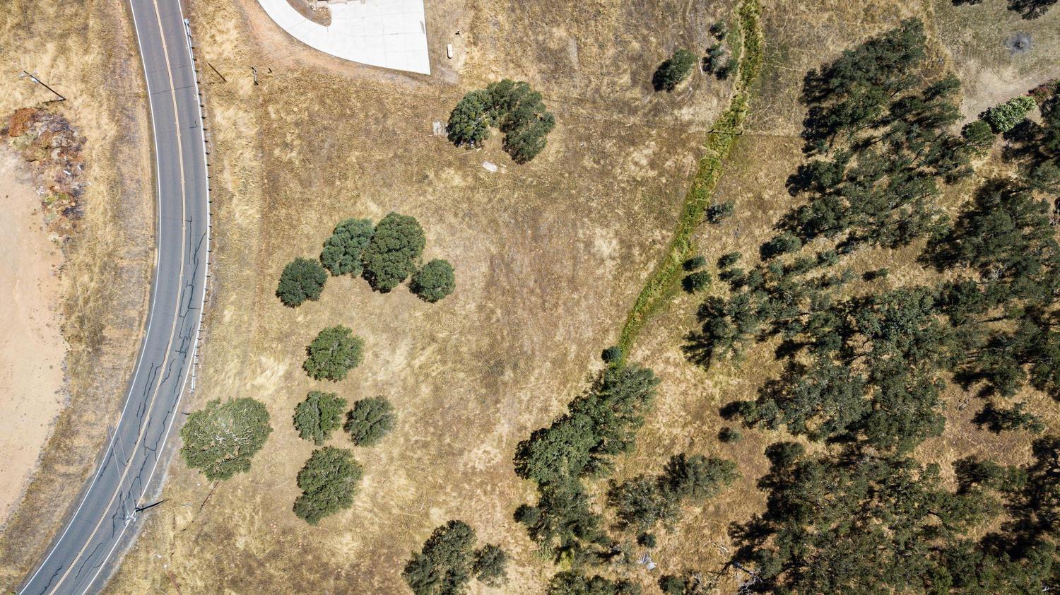 1375 Cheyenne Road Copperopolis, CA 95228 - Photo 3 of 7 a bathroom with a shower curtain
