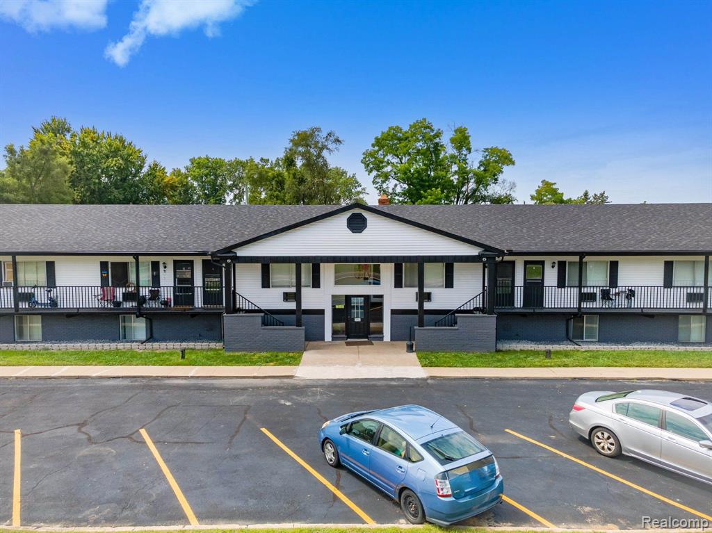 2475 South Commerce Road, Unit 10 Walled Lake, MI 48390 - Photo 6 of 31