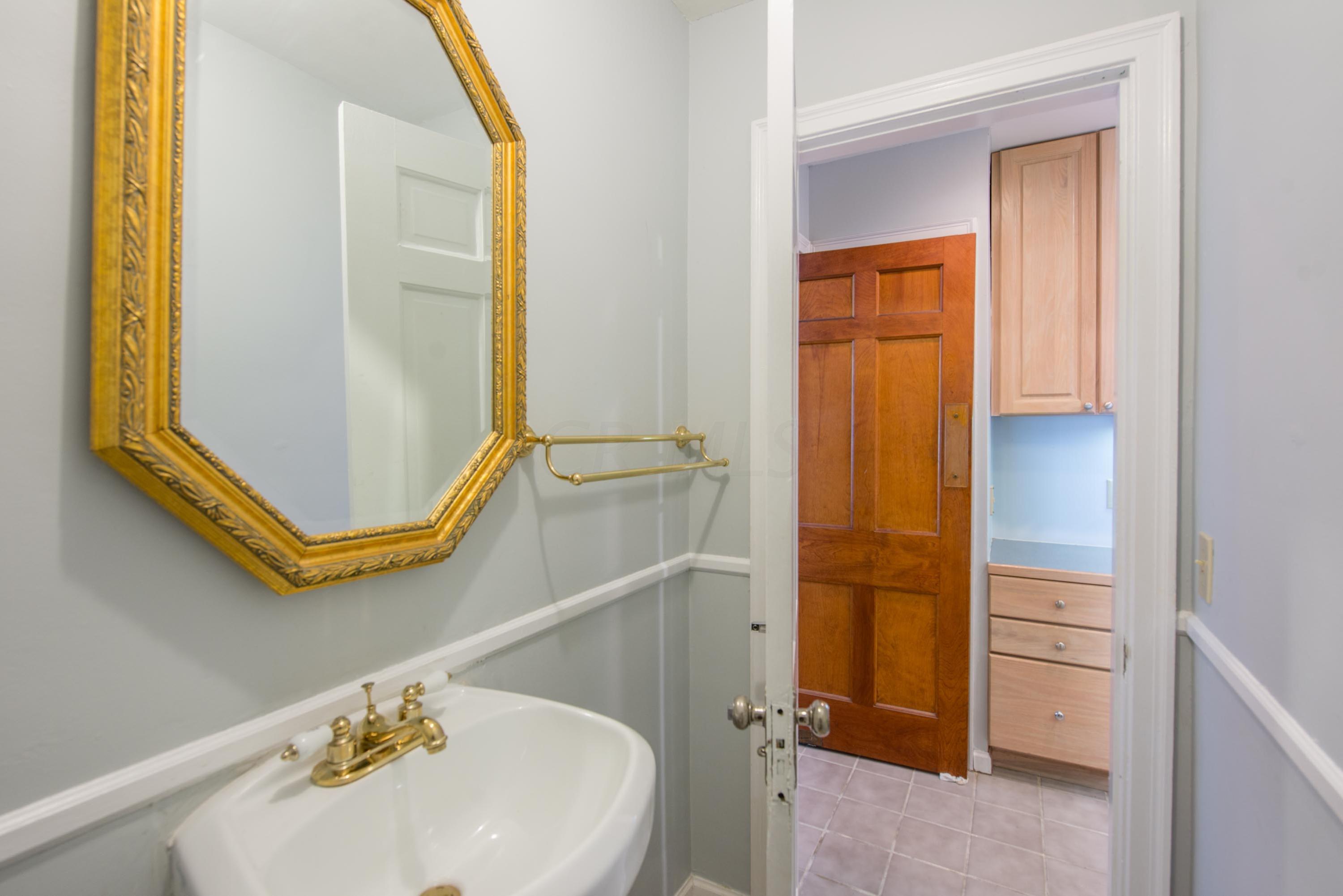 226 North Ardmore Road Columbus, OH 43209 - Photo 17 of 41