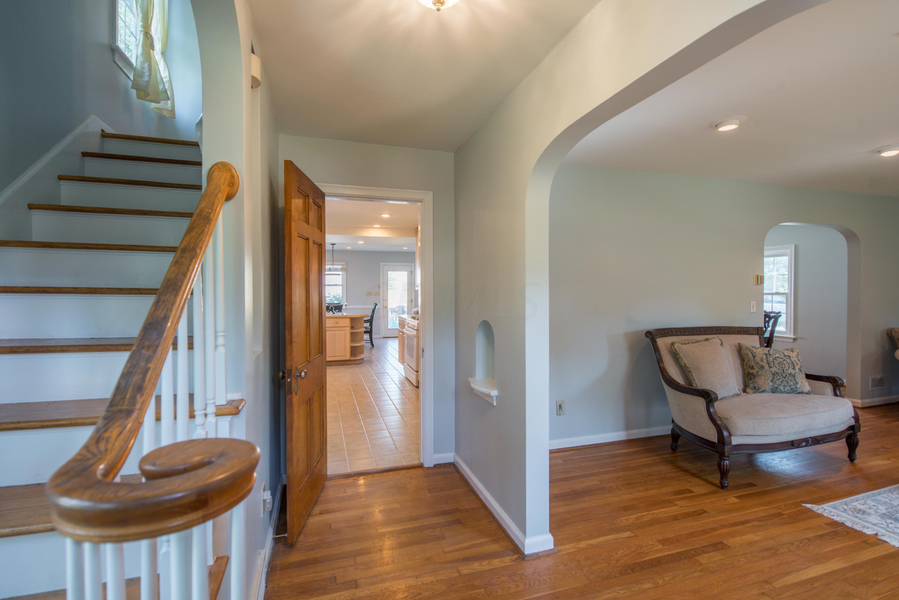 226 North Ardmore Road Columbus, OH 43209 - Photo 3 of 41
