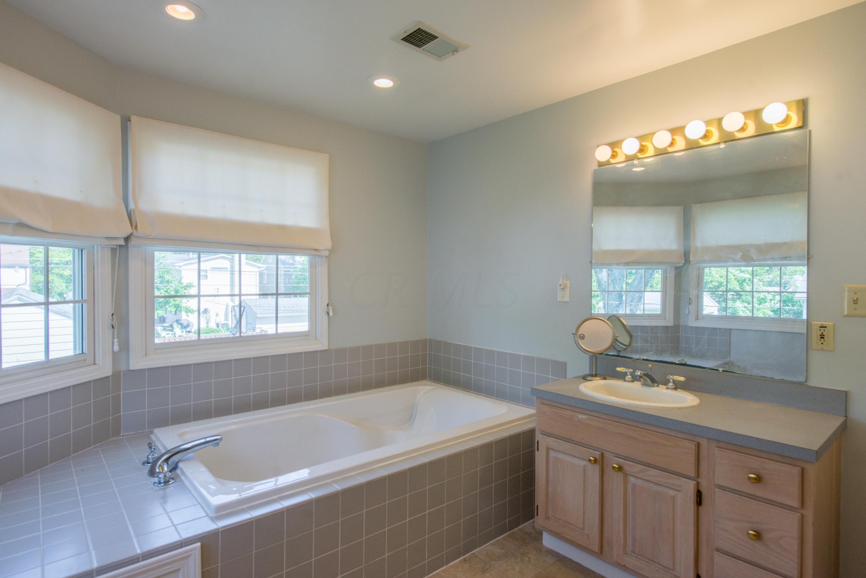 226 North Ardmore Road Columbus, OH 43209 - Photo 34 of 41