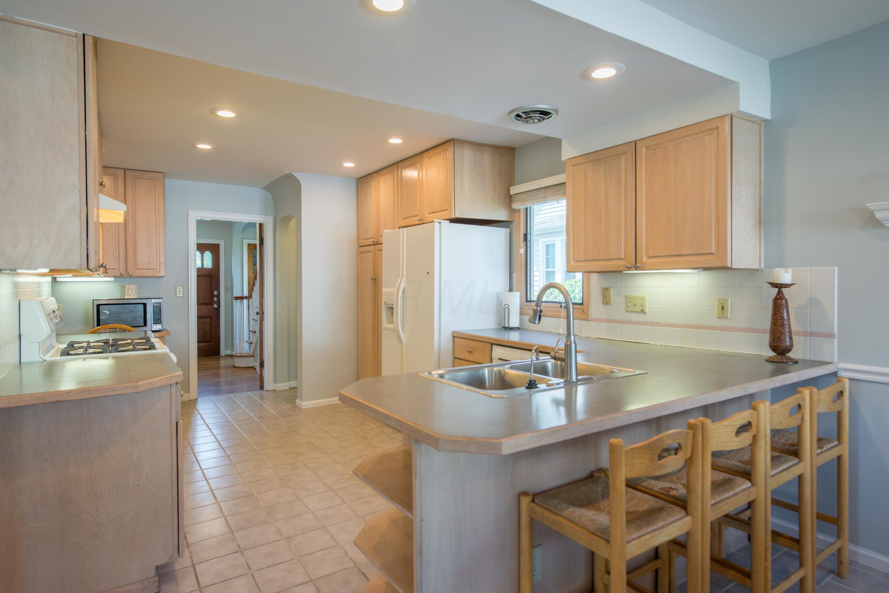 226 North Ardmore Road Columbus, OH 43209 - Photo 4 of 41