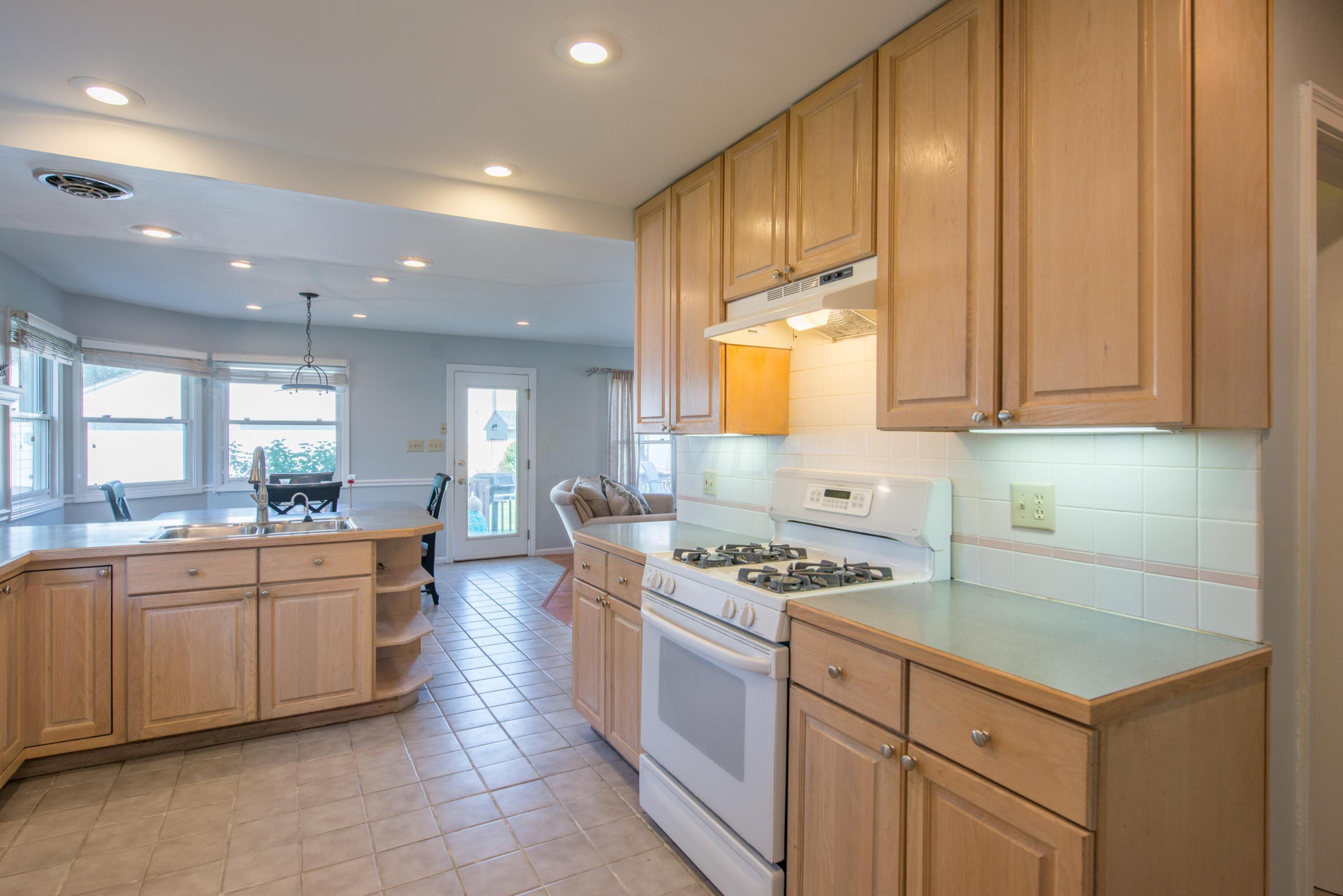 226 North Ardmore Road Columbus, OH 43209 - Photo 7 of 41