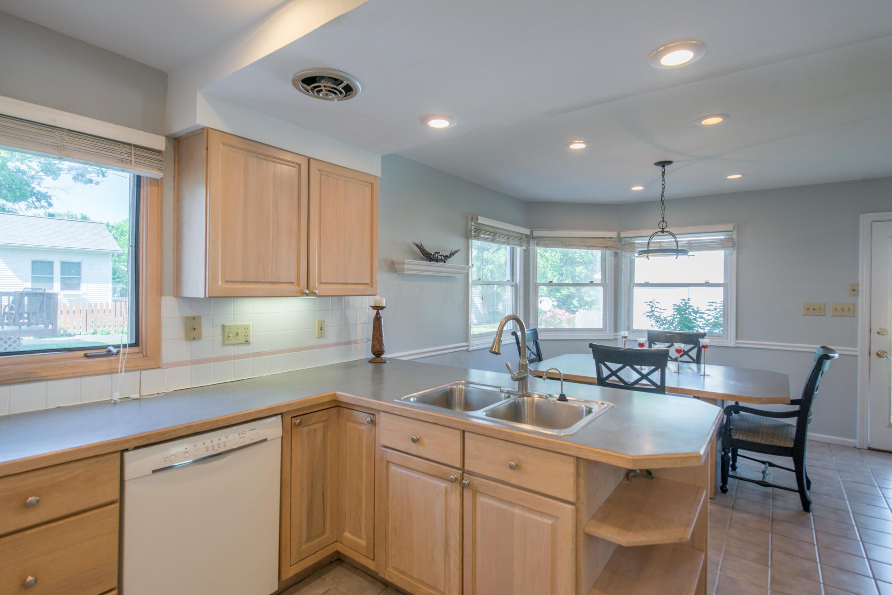 226 North Ardmore Road Columbus, OH 43209 - Photo 9 of 41