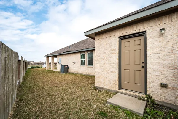 $3,300 | 14231 Angelina Drive, Baytown, TX 77523