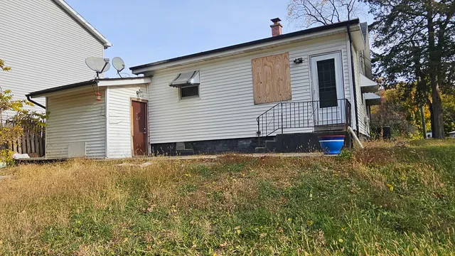 $135,000 | 54 Hillcrest Avenue, Fox Lake, IL 60020