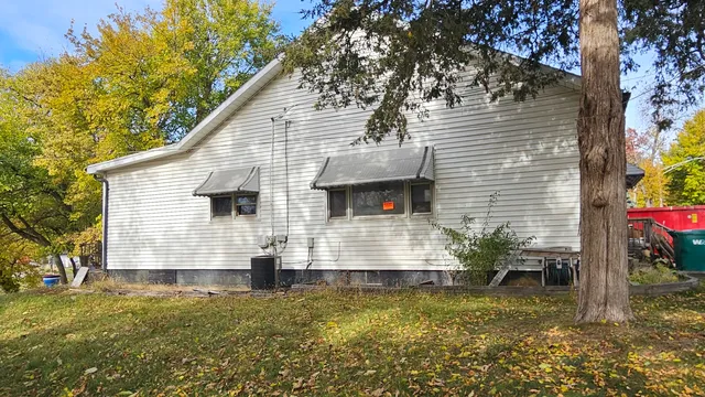 $135,000 | 54 Hillcrest Avenue, Fox Lake, IL 60020