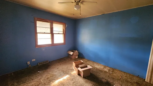 $135,000 | 54 Hillcrest Avenue, Fox Lake, IL 60020