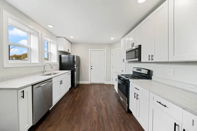 $2,400 | 5426 West Jackson Boulevard, Unit 2, Chicago, IL 60644