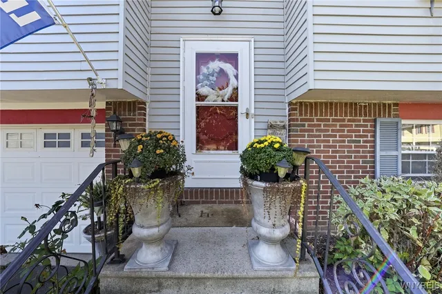 $229,900 | 6958 Academy Lane, Lockport Town, NY 14094