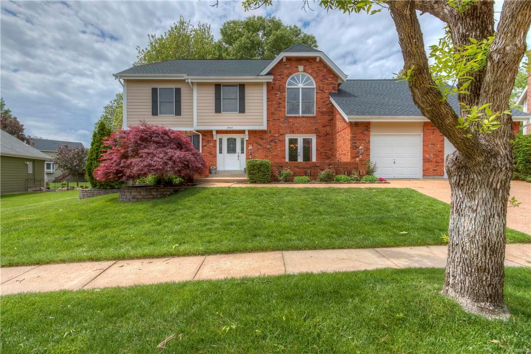 1925 Preston Ridge Drive Chesterfield, MO 63017 - Photo 3 of 45 Gallery Image 3