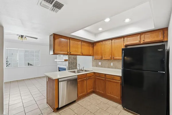 $1,550 | 2020 West Union Hills Drive, Unit 122, Phoenix, AZ 85027