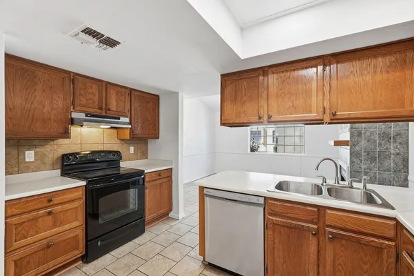 $1,550 | 2020 West Union Hills Drive, Unit 122, Phoenix, AZ 85027