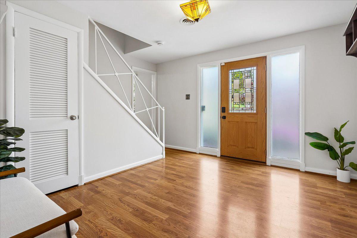 104 Belton Road Silver Spring, MD 20901 - Photo 5 of 56 Entry