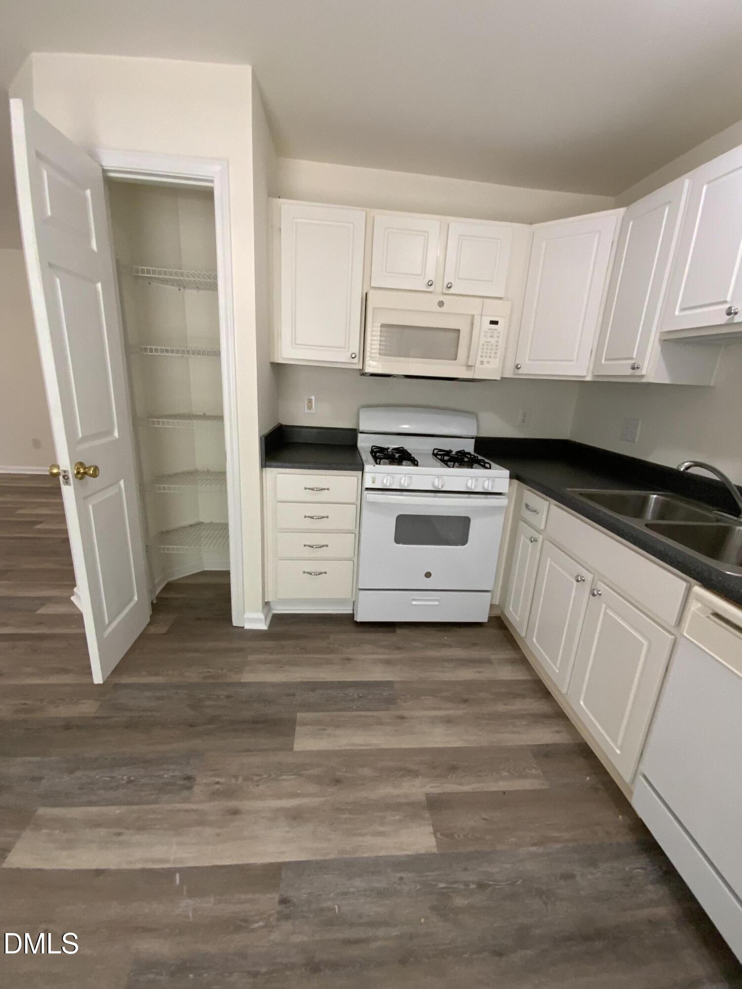 3021 Barrymore Street, Unit 111 Raleigh, NC 27603 - Photo 13 of 34 IMG_3755