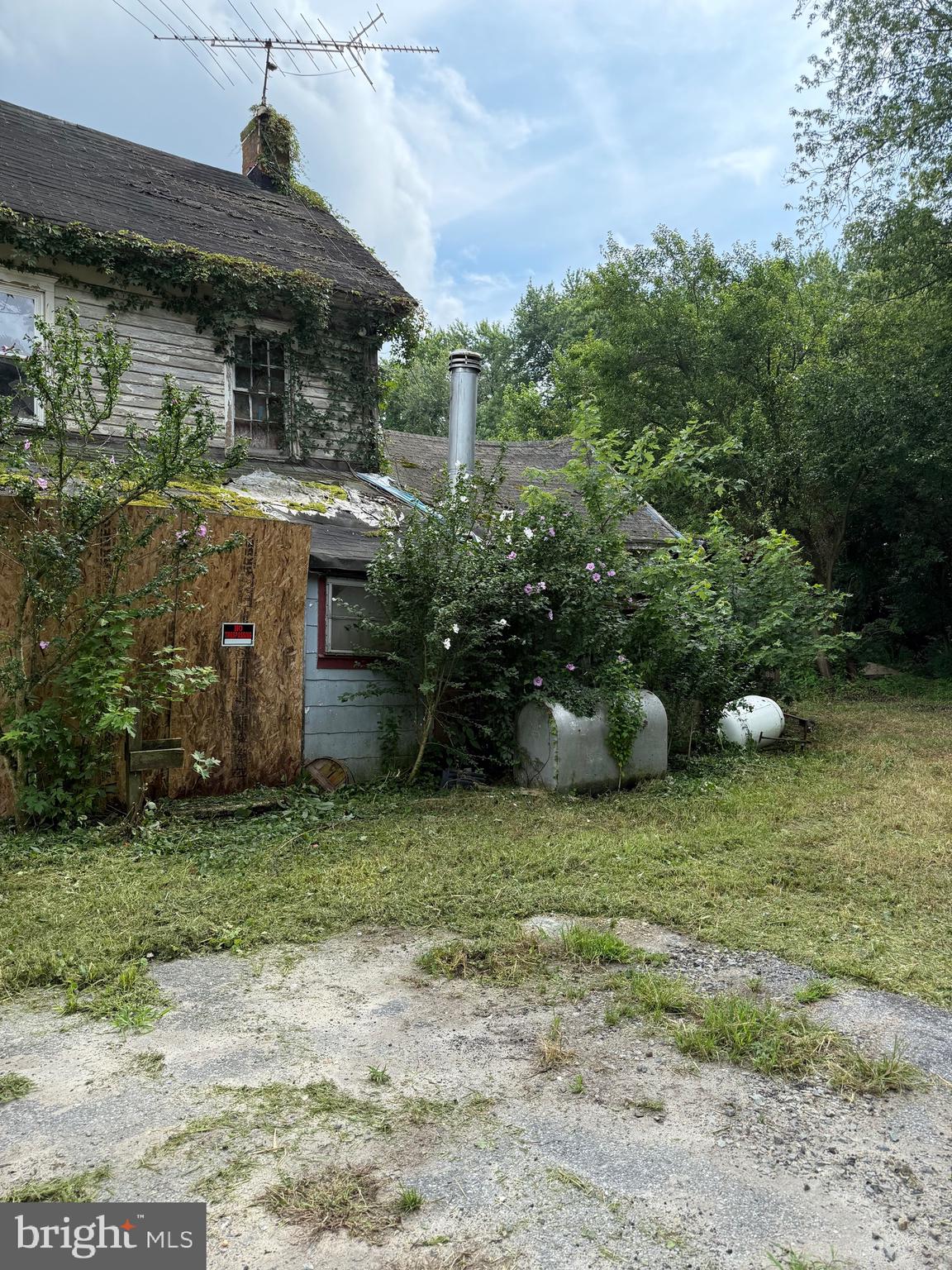 10440 Burrsville Road Denton, MD 21629 - Photo 8 of 9 a backyard of a house with lots of green space