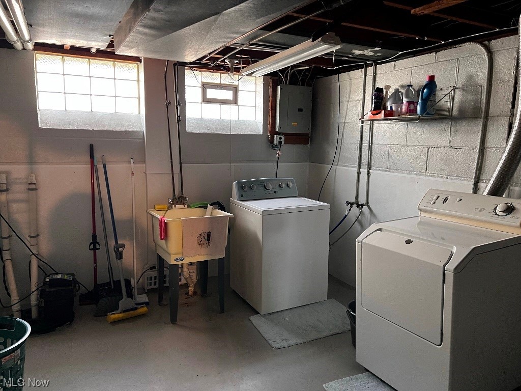 4161 Ridgeview Road Cleveland, OH 44144 - Photo 14 of 17 Laundry room