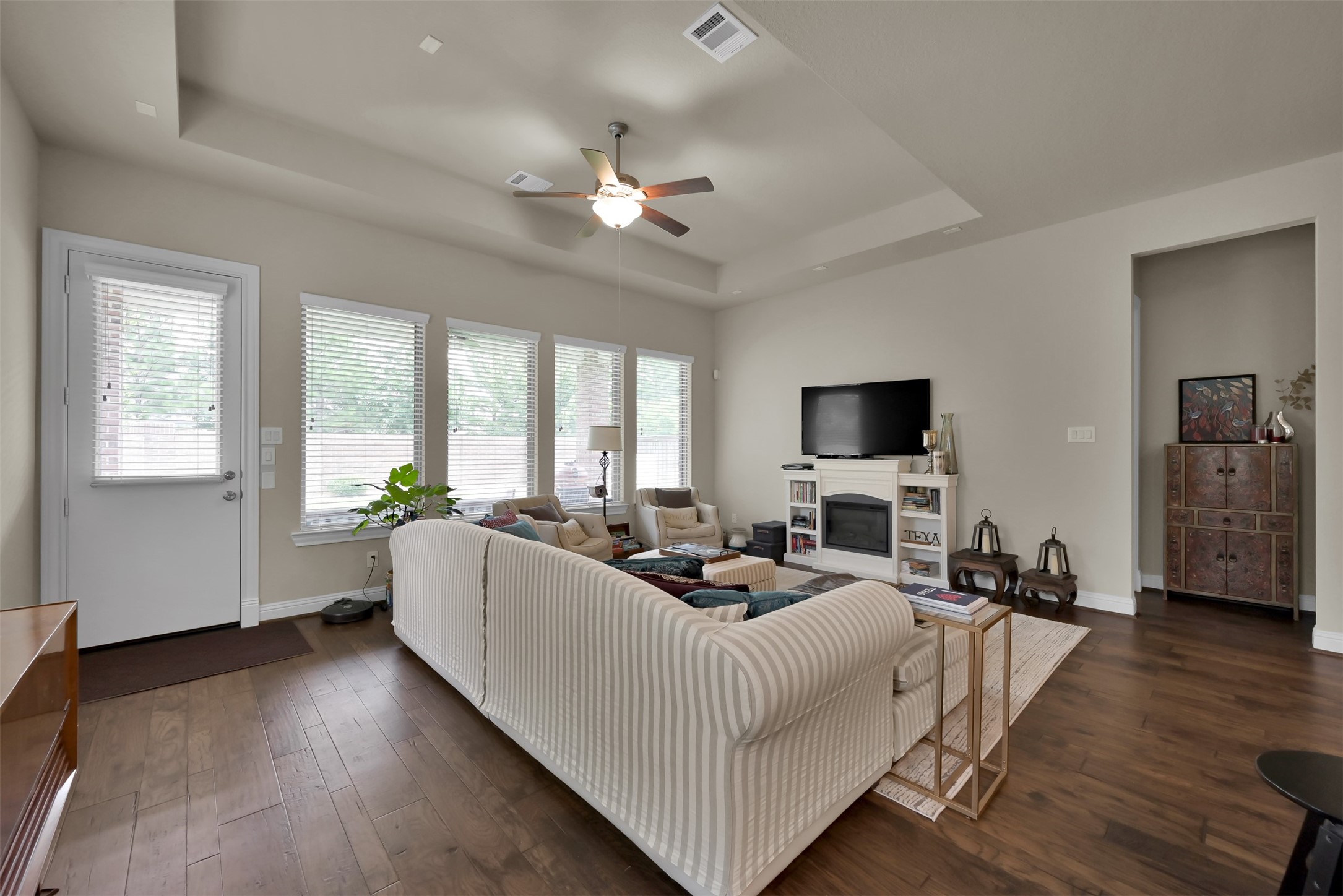 4205 Grand Oaks Wind Spring, TX 77386 - Photo 12 of 29 Living Room