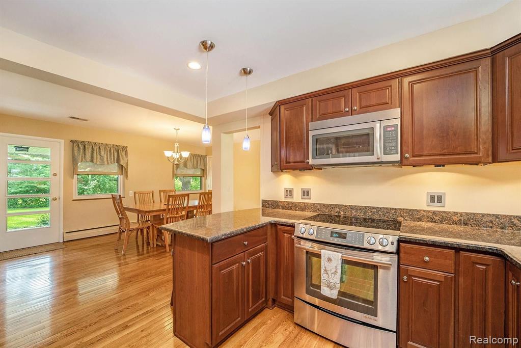 2252 Devonshire Road Bloomfield Hills, MI 48302 - Photo 11 of 40