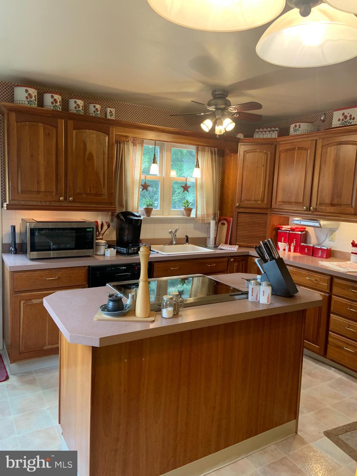 124 Princeton Road Exton, PA 19341 - Photo 7 of 51 Kitchen Island
