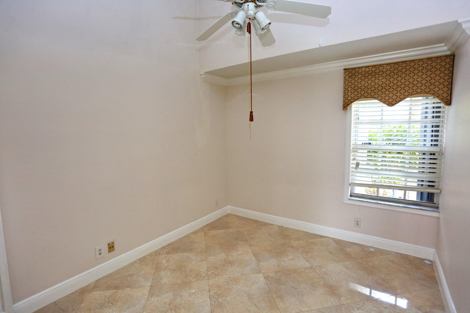 9289 Water Course Way Boynton Beach, FL 33437 - Photo 12 of 48 011-40-DenOffice
