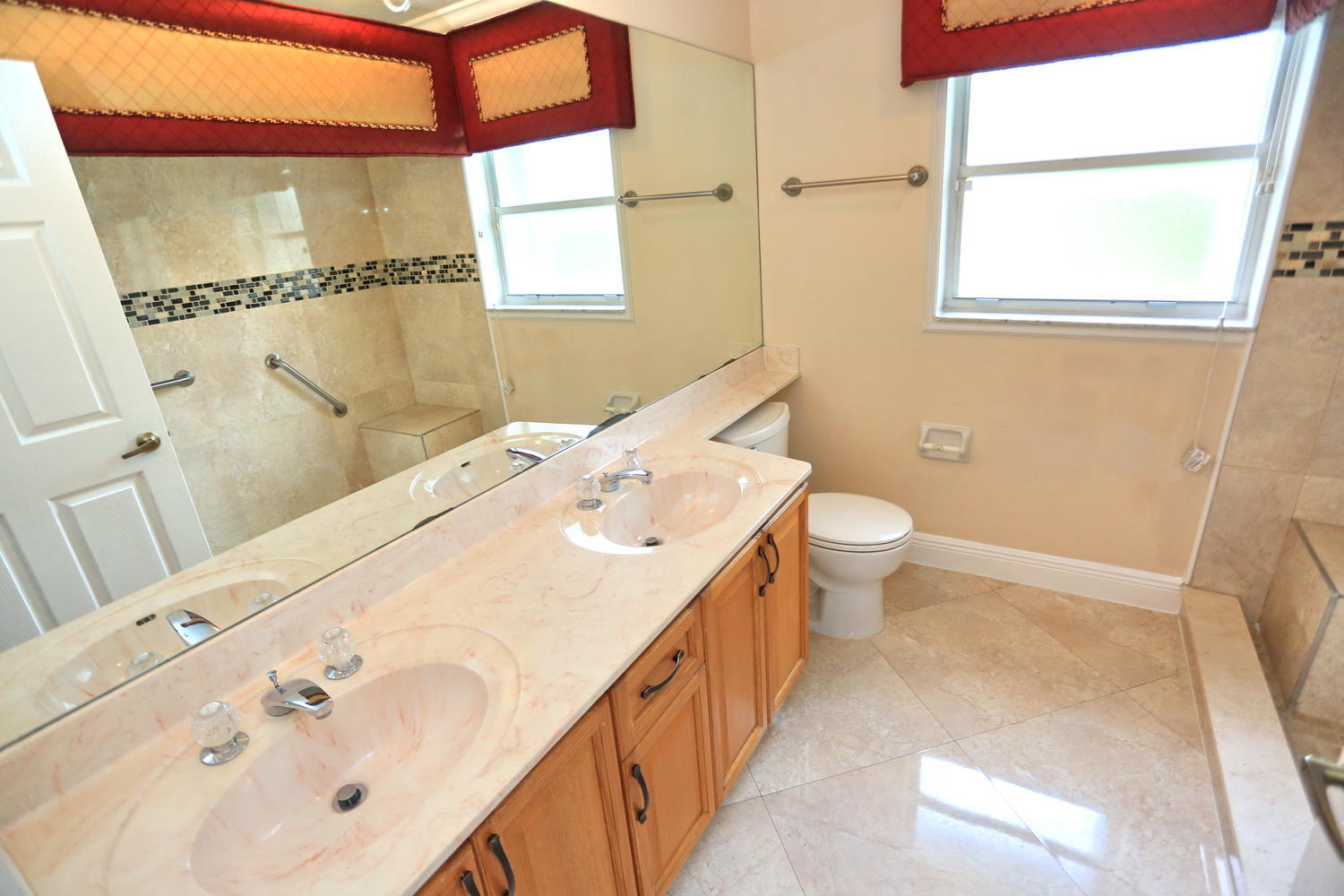 9289 Water Course Way Boynton Beach, FL 33437 - Photo 35 of 48 035-28-Guest Bathroom