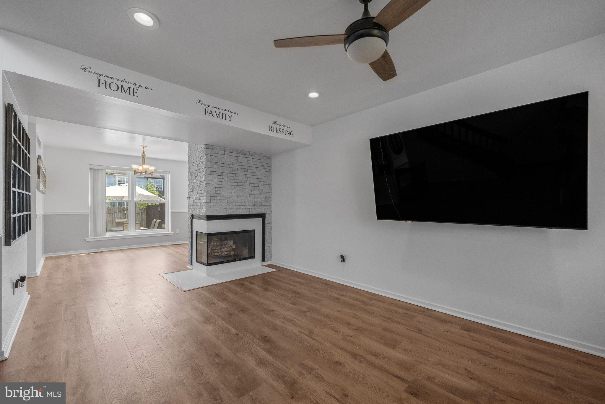 160 Crossing Way Clementon, NJ 08021 - Photo 6 of 30 living room with fireplace