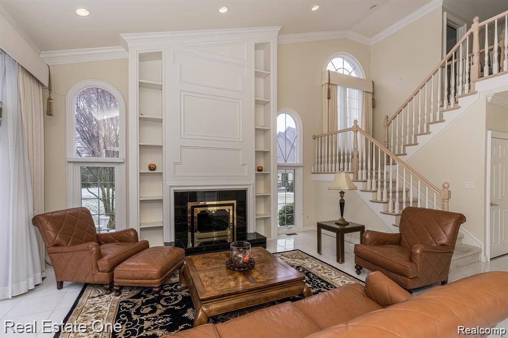 1295 Creek Pointe Drive Rochester, MI 48307 - Photo 15 of 33 View of the second staircase from the family room