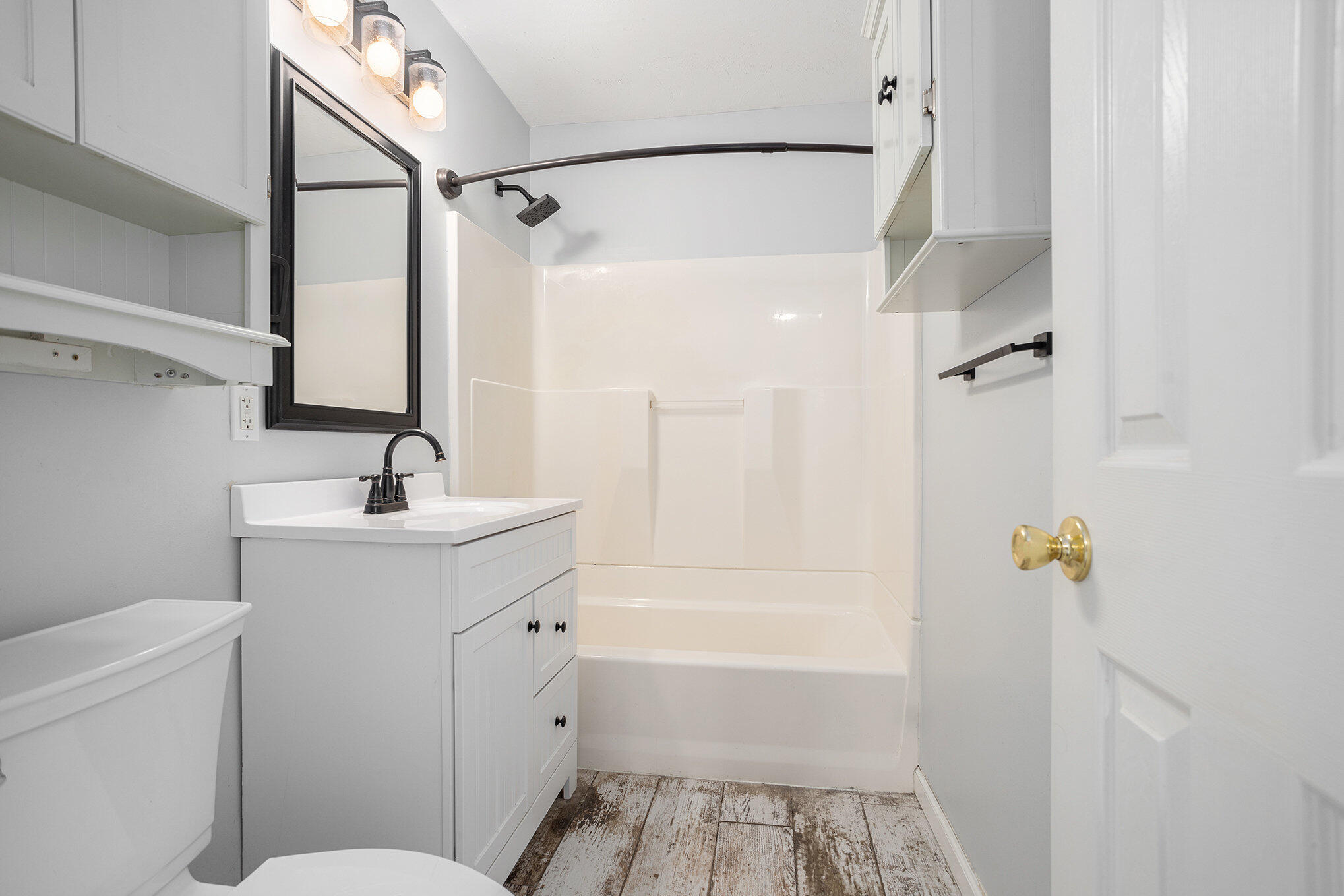 34 South New Moon Terrace Springfield, MI 49037 - Photo 12 of 17 bathroom
