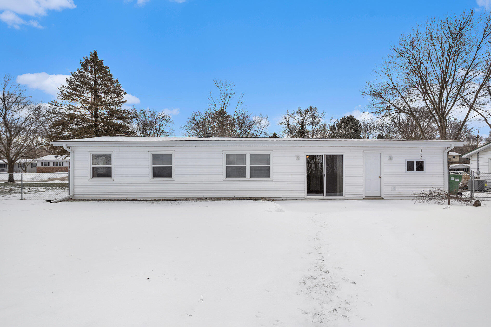 34 South New Moon Terrace Springfield, MI 49037 - Photo 15 of 17 rear view
