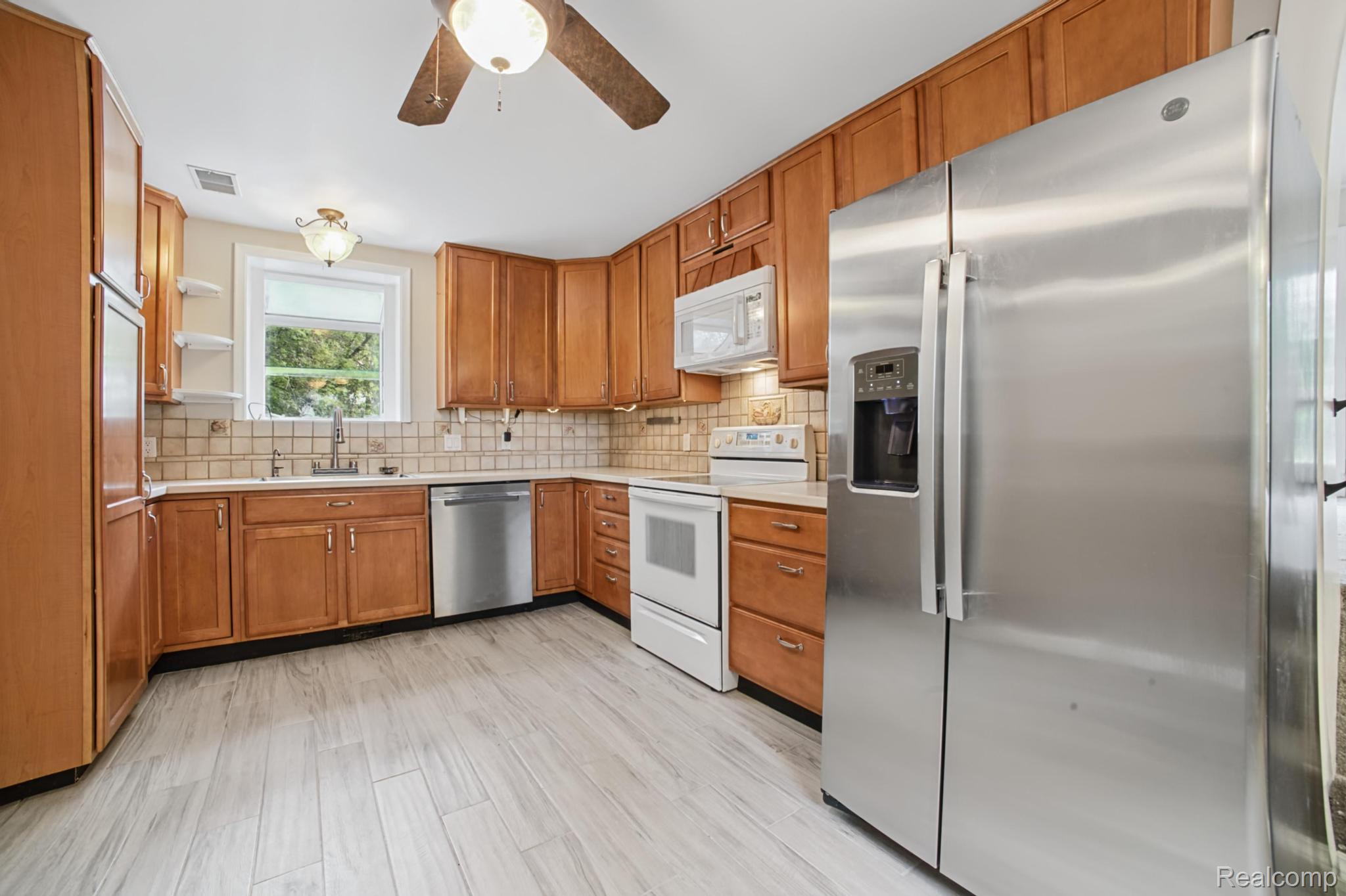 11897 Shaffer Road Davisburg, MI 48350 - Photo 8 of 55 4.jpg