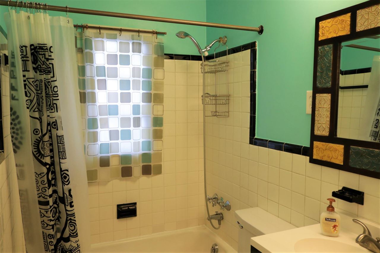 2985 Walnut Grove Road, Unit 2 Memphis, TN 38111 - Photo 12 of 20 Gallery Image 12