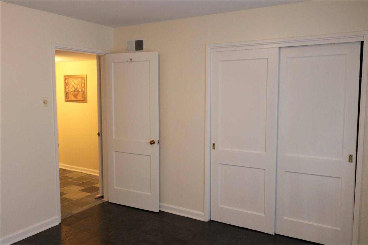 2985 Walnut Grove Road, Unit 2 Memphis, TN 38111 - Photo 15 of 20 Gallery Image 15