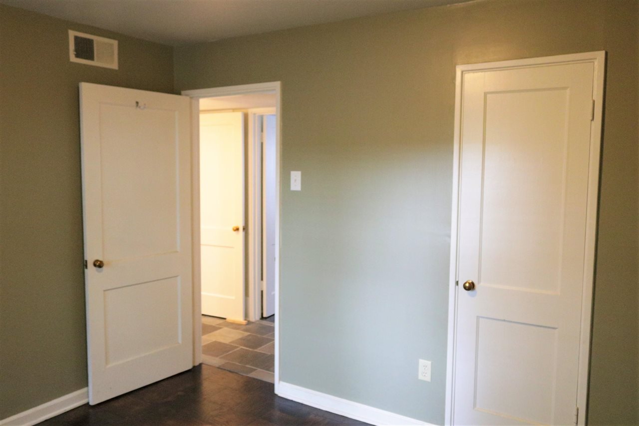 2985 Walnut Grove Road, Unit 2 Memphis, TN 38111 - Photo 17 of 20 Gallery Image 17