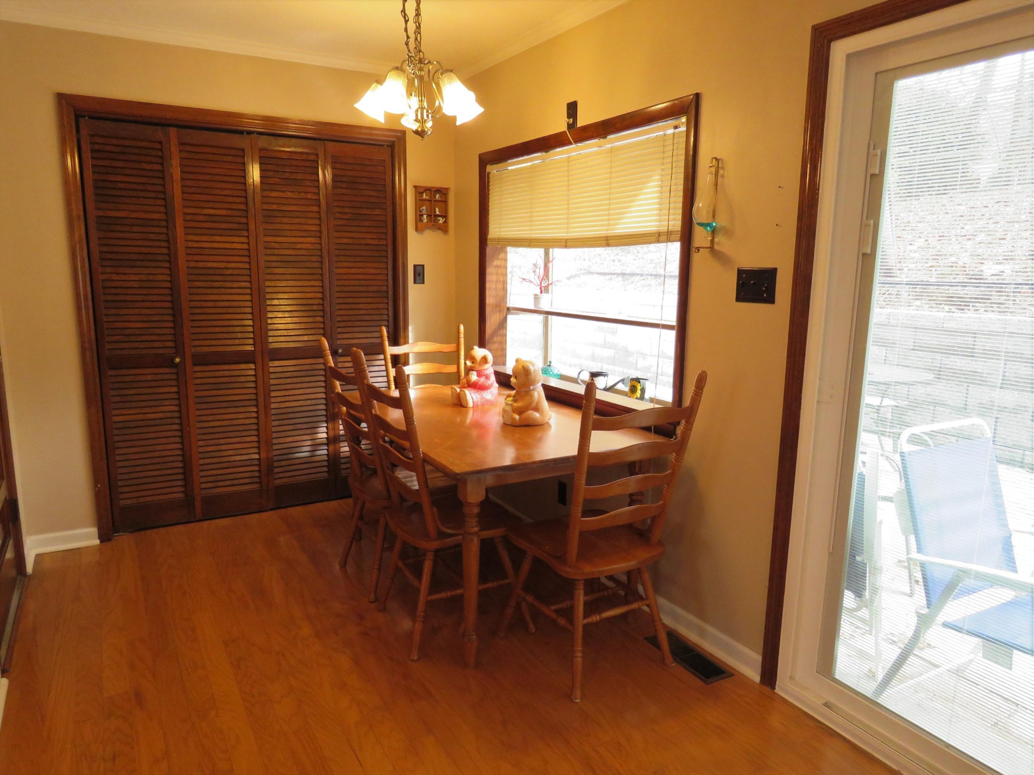 18 Clark Place Oak Ridge, TN 37830 - Photo 10 of 20 a dining room with furniture window and wooden floor