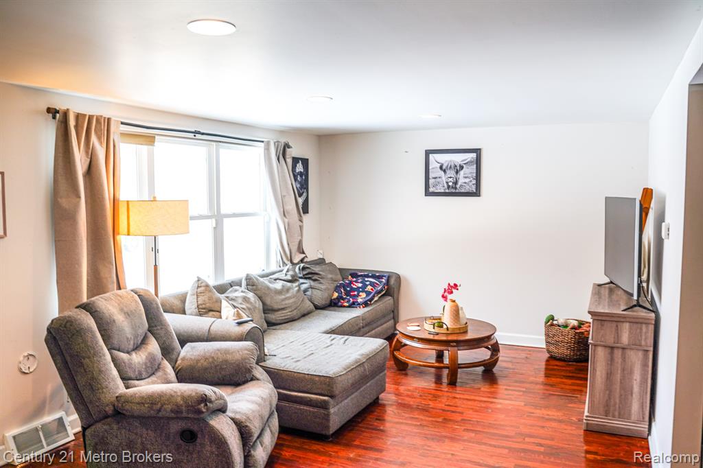 5233 Millington Road Millington, MI 48746 - Photo 5 of 13 Gallery Image 5